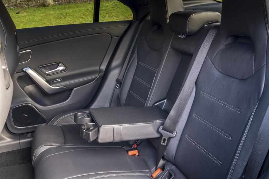 Интерьер Mercedes-AMG CLA35 4Matic (C118) 2019 года  (UK) (фото 28 из 40)